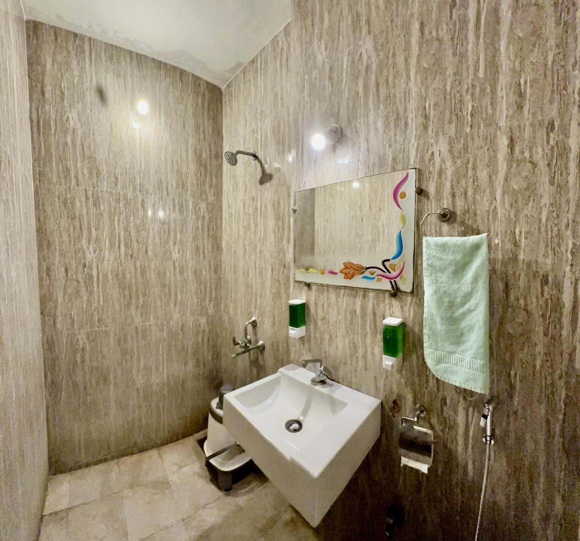 Hotel Indore Palace - Feel At Home Sirdi Kültér fotó